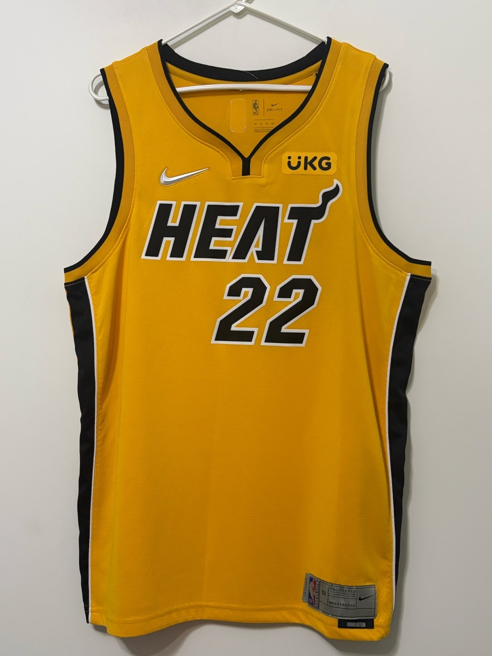 Nike NBA Miami Heat Jimmy Butler #22 Earned Edition Swingman Jersey. Men’s Xl
